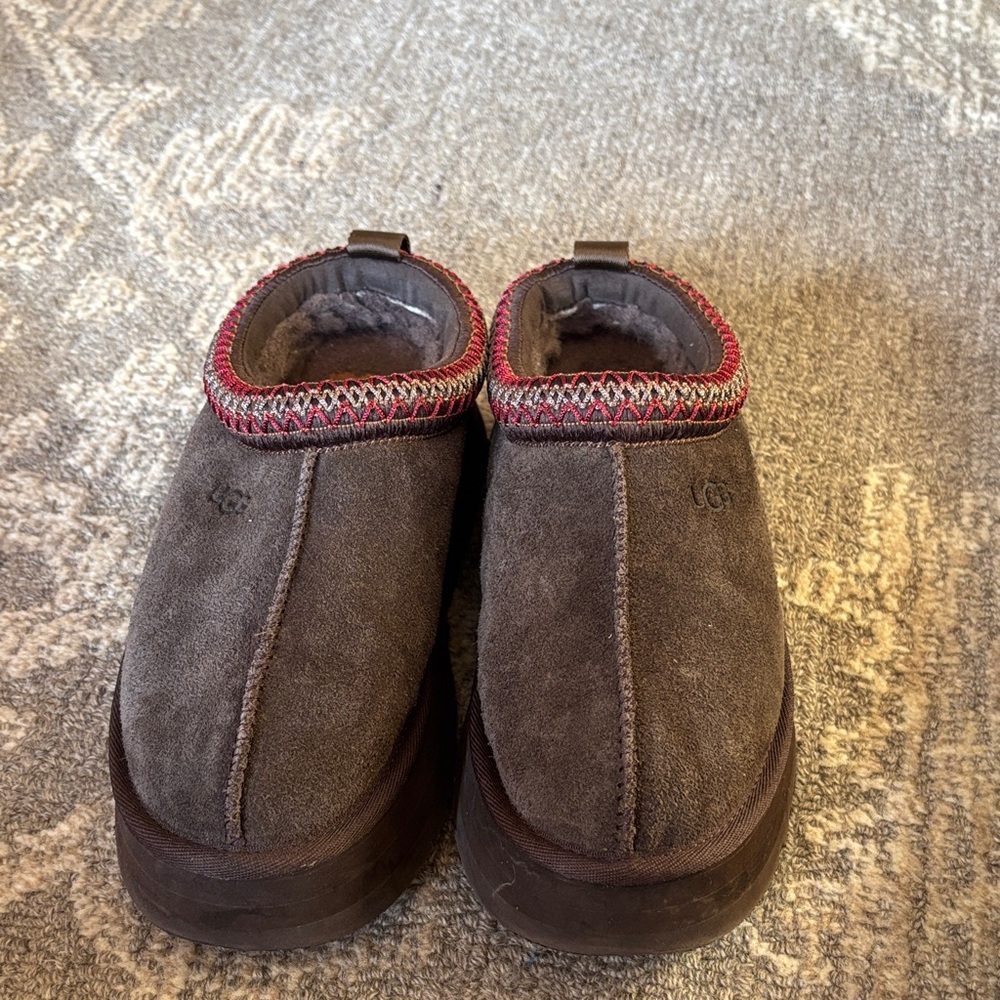 Women’s Tazz II in brown with red lace